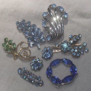 Lot of 8 blue rhinestone pins Weiss